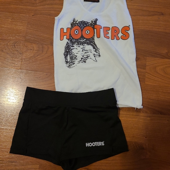 Hooters uniform xs top and xxs shorts - Picture 5 of 10